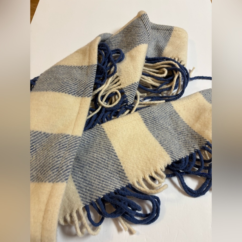 Rare! Authentic Burberry Cream and Blue Wool Blend fringe Scarf - Picture 5 of 5